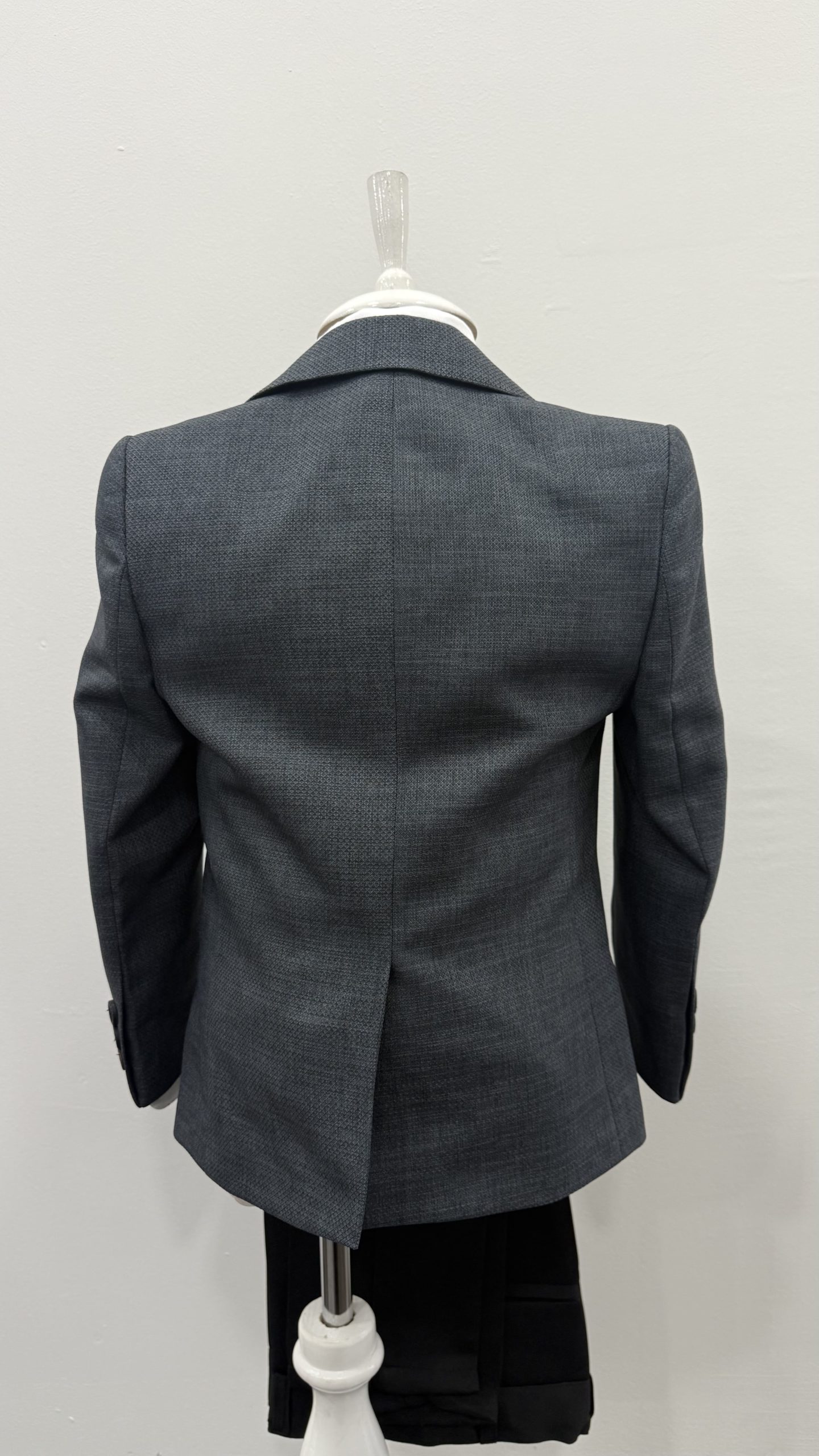 Costume enfant gris foncé chez Keya Mariage Mulhouse