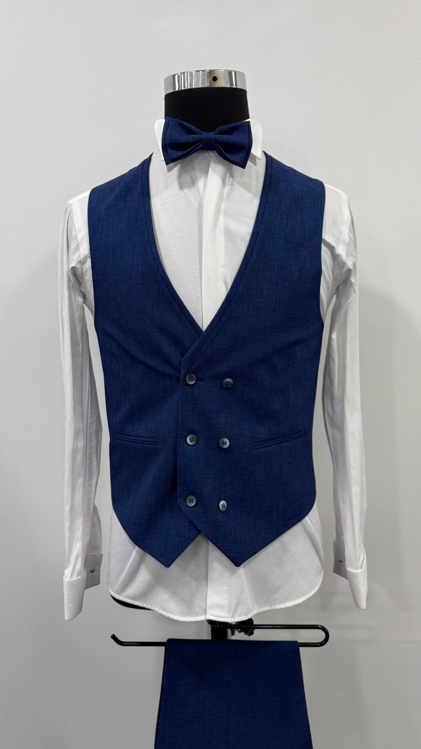 Costume homme père et fils bleu roi chez Keya Mariage Mulhouse 1