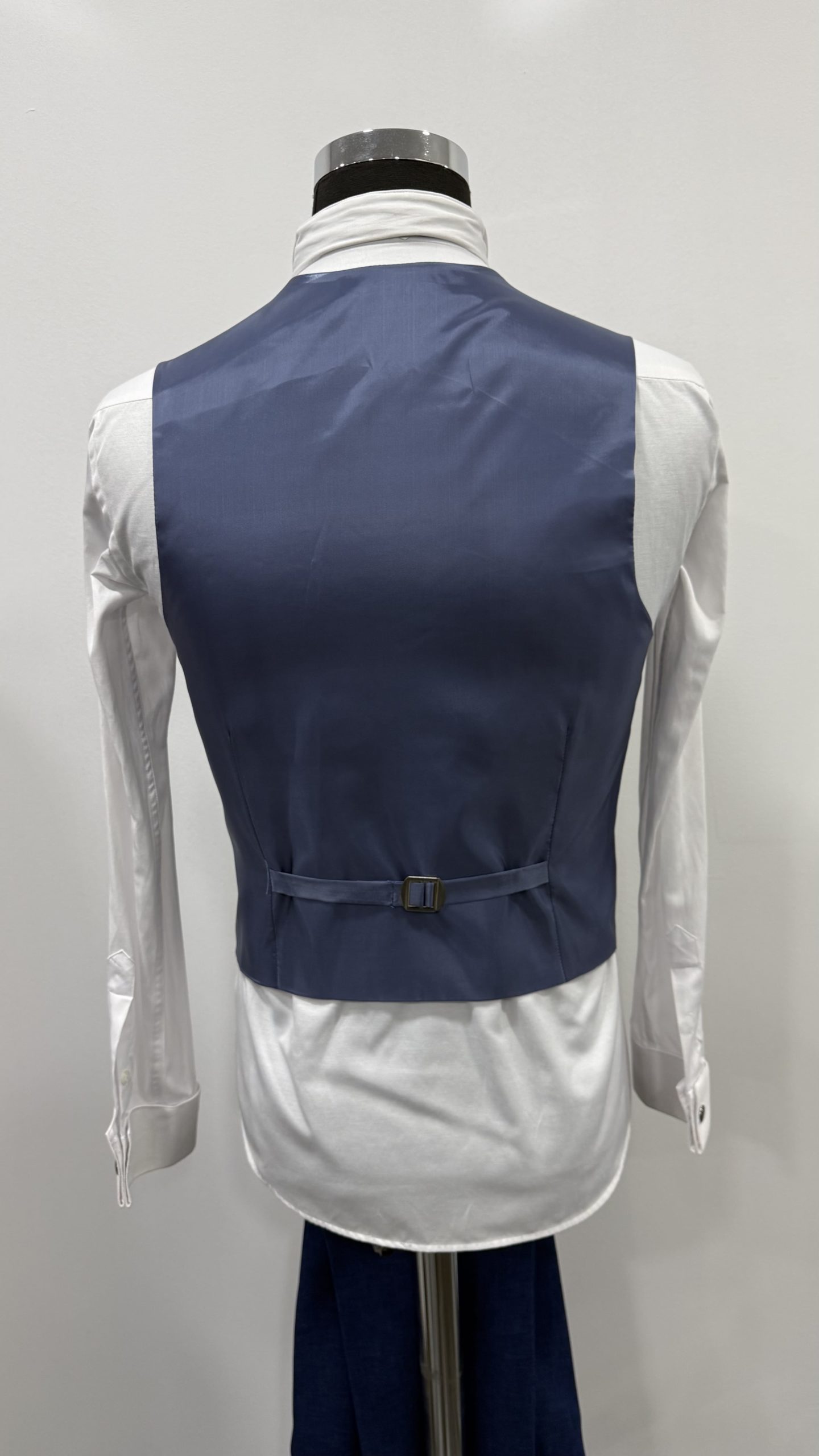 Costume homme père et fils bleu roi chez Keya Mariage Mulhouse 1