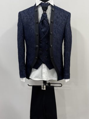 Costume bleu marine col mao à motifs brillants chez Keya mariage Mulhouse