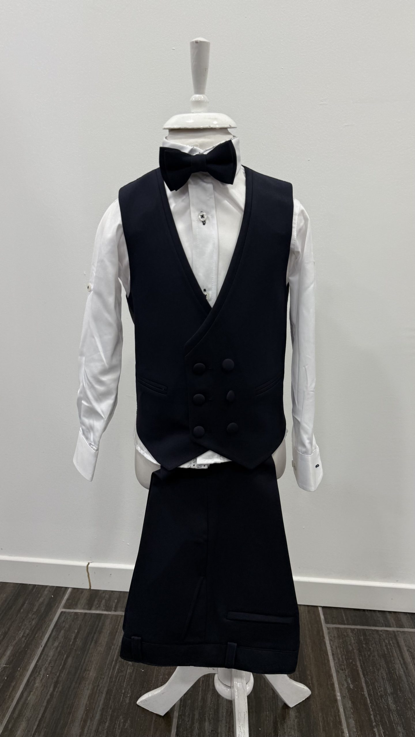 Costume enfant 5 pièces bleu marine chez Keya Mariage Mulhouse