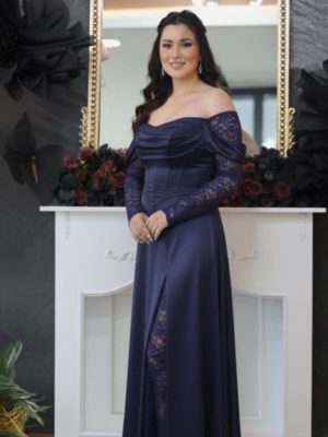 Robe de soirée col bateau avec détails de dentelle chez Keya mariage Mulhouse