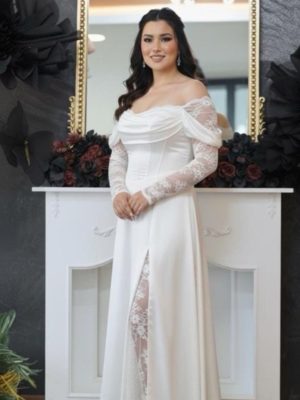 Robe longue col bateau avec détails de dentelle chez Keya mariage Mulhouse