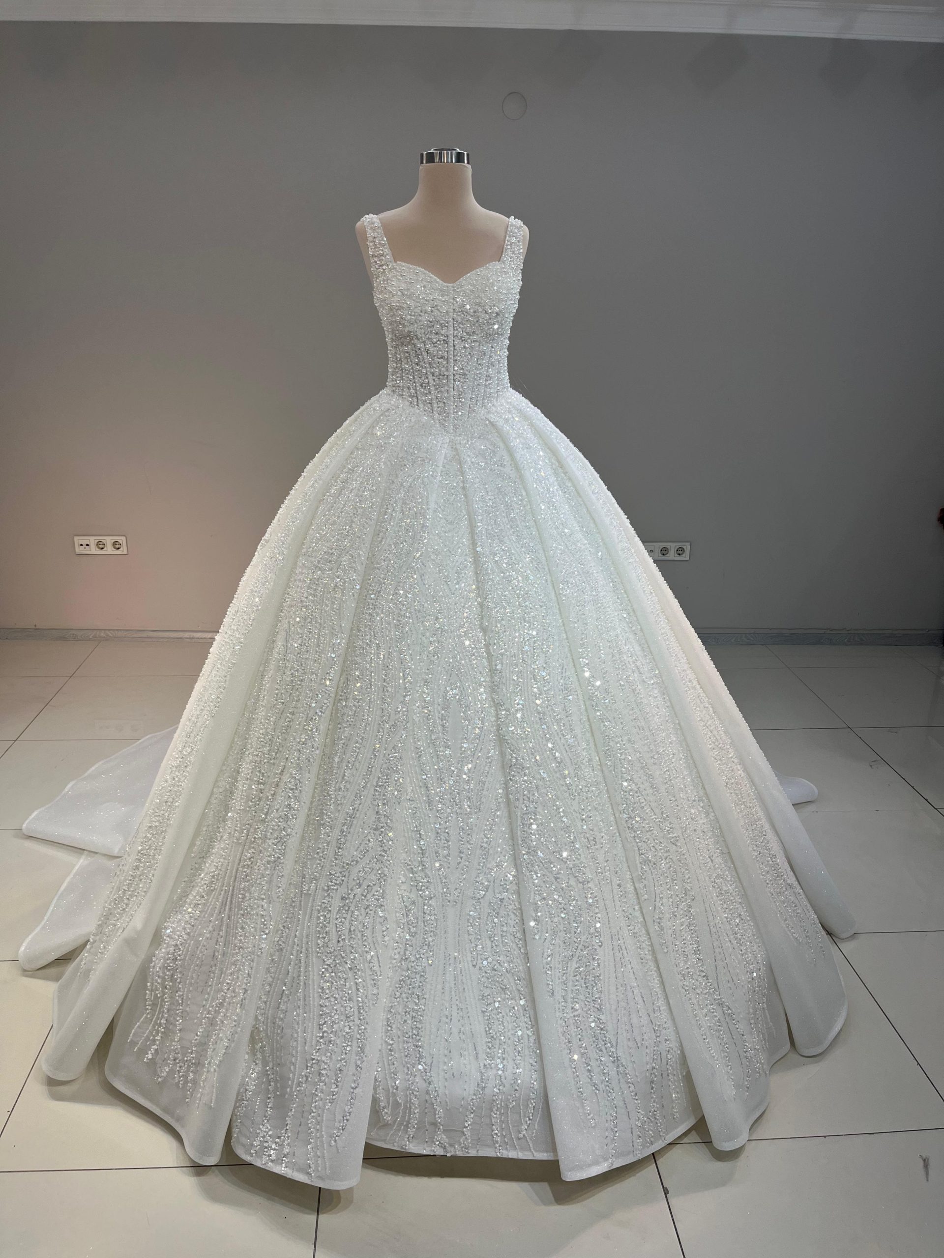 Robe de mariée Princesse Scintillante - La Majestueuse chez Keya mariage Mulhouse