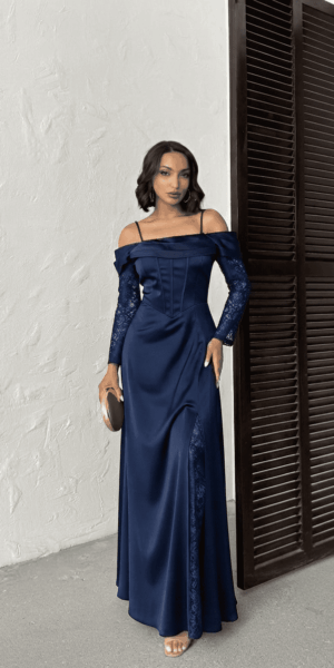 Robe de soirée satinée longue bleu marine avec corset et dentelle